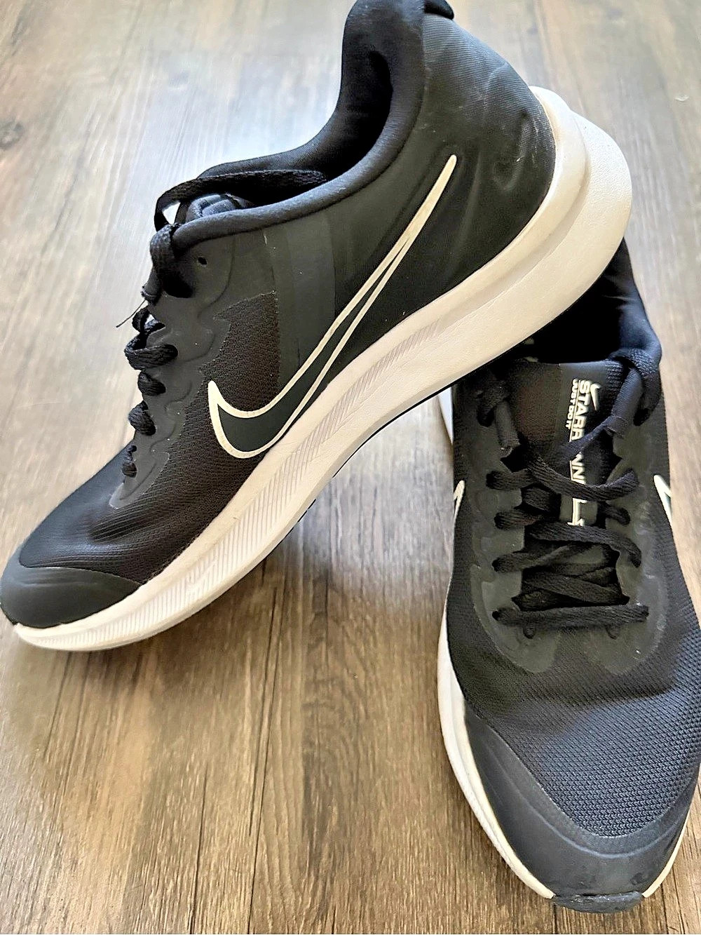 Nike Star Runner 4 Sneakers Black & White Tennis Shoes Casual 7Y
